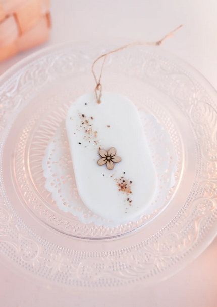 Tuoksulaatta Merituuli Loimutar