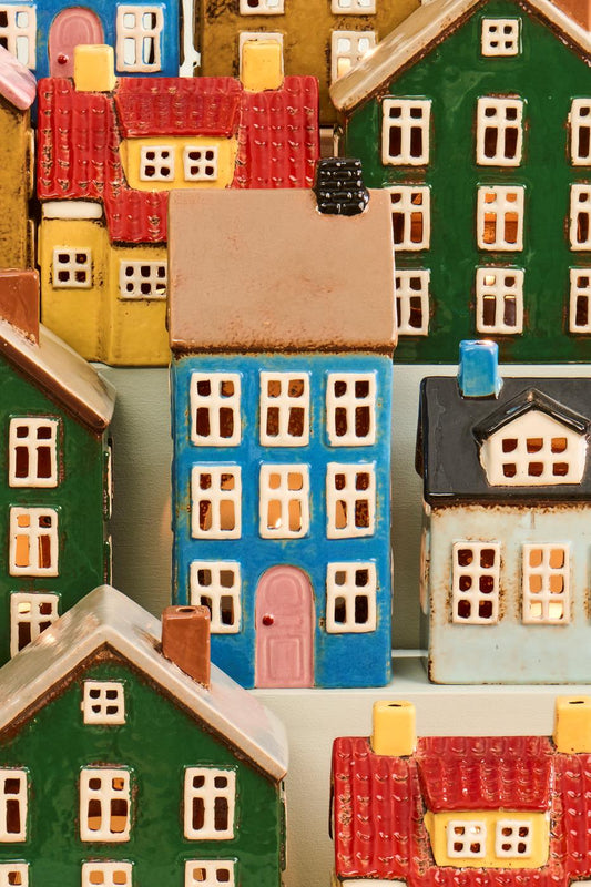 Talolyhty Nyhavn sininen vaaleanpunaisella ovella