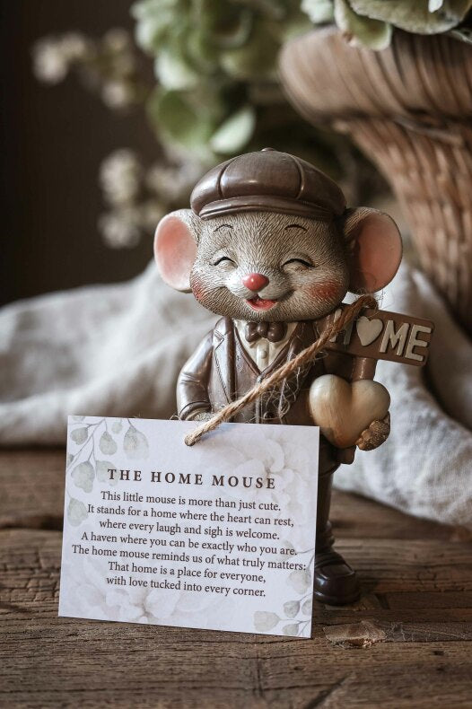 Kotihiiri Lippalakissaan Majas Cottage