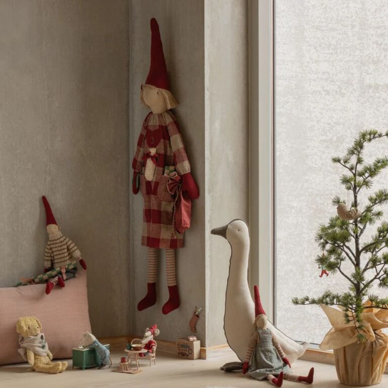 Maileg Joulukalenteri tyttö 107cm