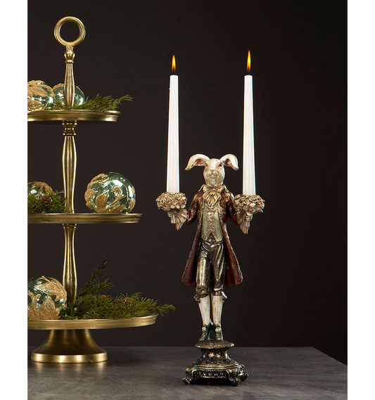 Kynttilänjalka Kaniherra punaisessa frakissa