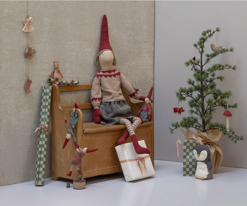 Maileg Tonttutyttö 106cm sydän neulepuserolla