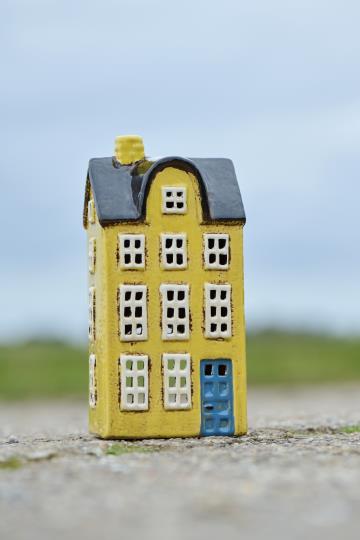 Talolyhty Nyhavn keltainen sininen ovi IB Laursen