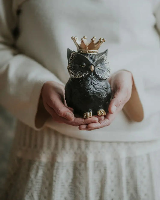 Koristepatsas  Pöllö kruunulla musta tai valkoinen