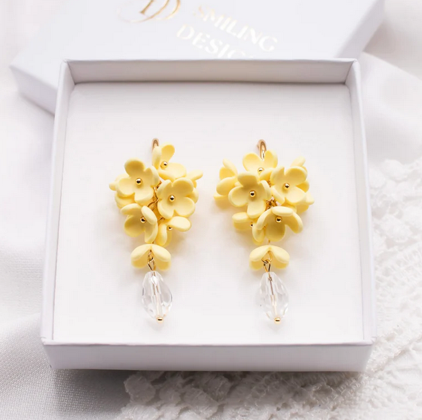 Selena-korvakorut vaaleankeltainen Smiling Design